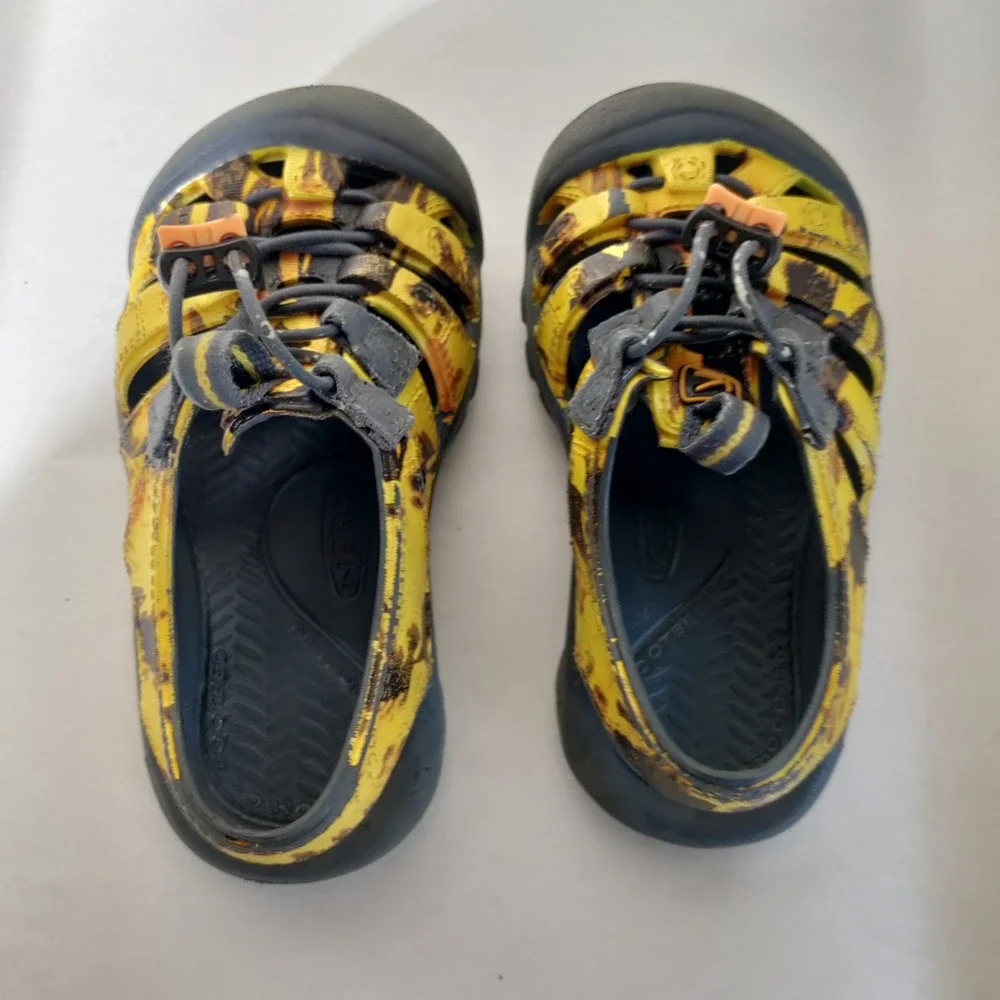 Keen Newport H2 Kids Yellow Black Tie Dye Water Sandals Outdoor Shoes Size 9